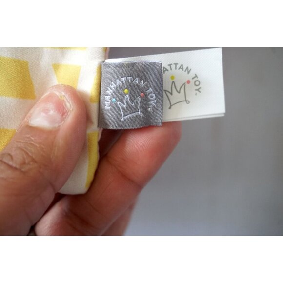 Manhattan Toy Mini-Apple Farm Soft Activity Crinkle Book Babies & Toddler - NWT - Picture 12 of 13